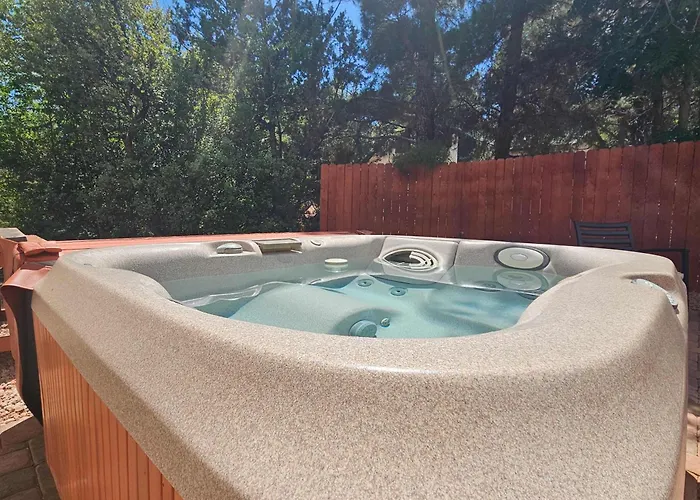 Desert Design With Hot Tub And Creek Access For Family Holiday home *