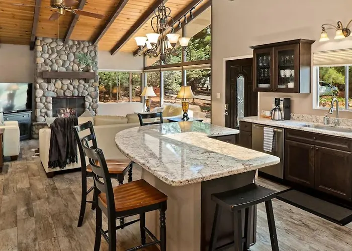 Desert Design With Hot Tub And Creek Access For Family Holiday home